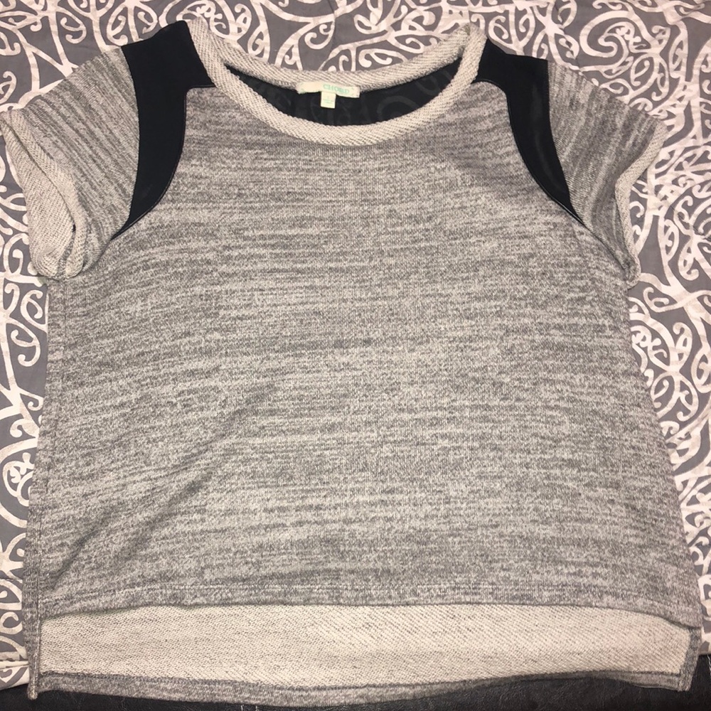 Short sleeve cut off sweater crop top.